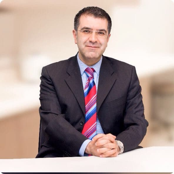 Dermatoloji uzmanı Doç. Dr. Gökhan Okan