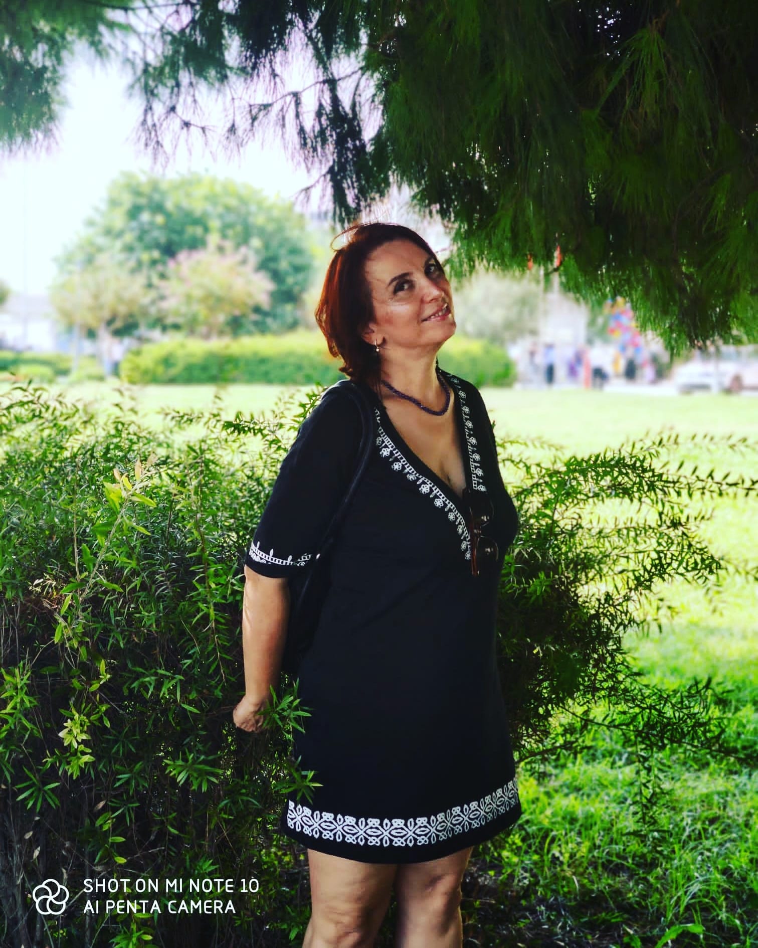 gözünü açan maymun
