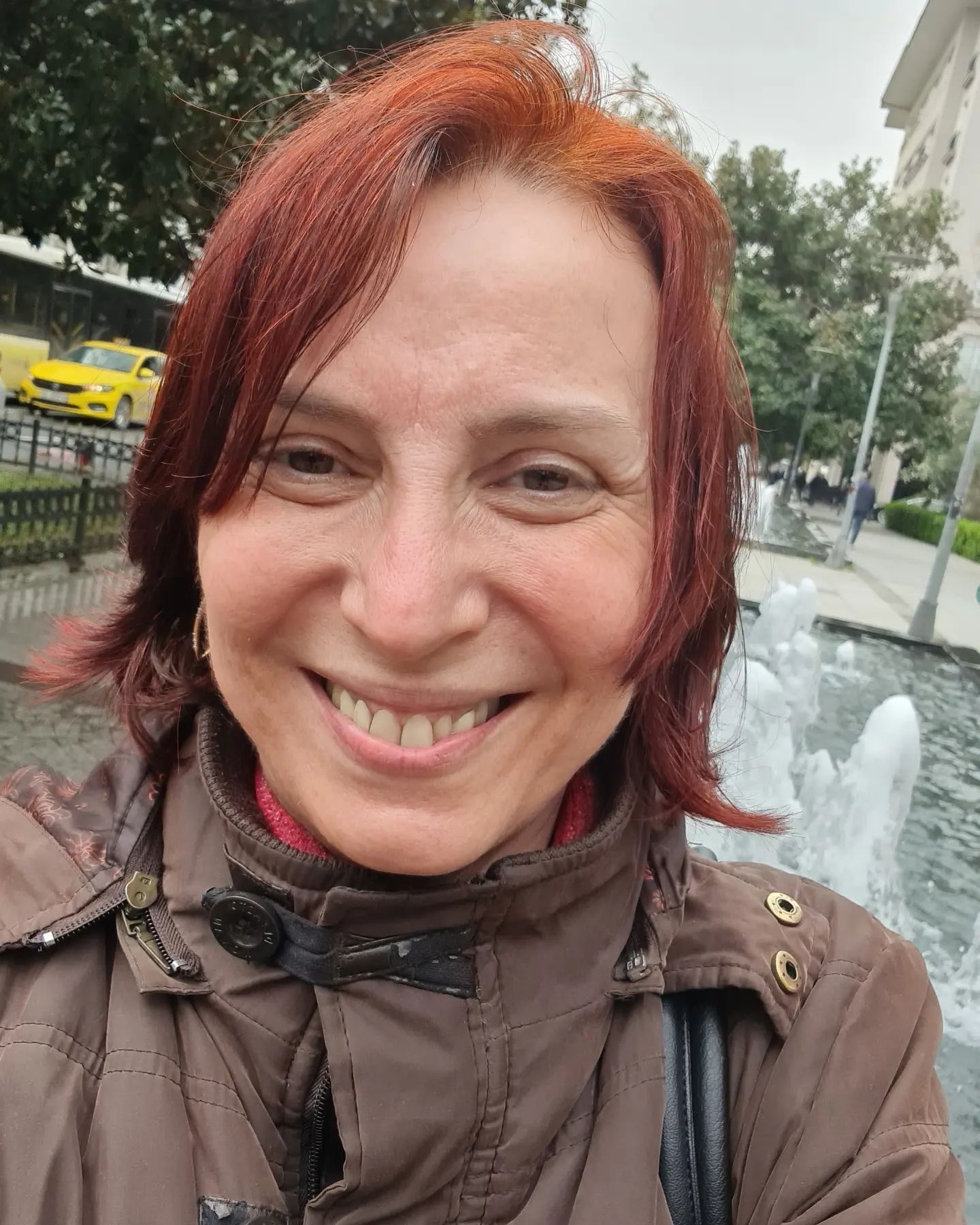 Harbiye İstanbul Radyosu önü..