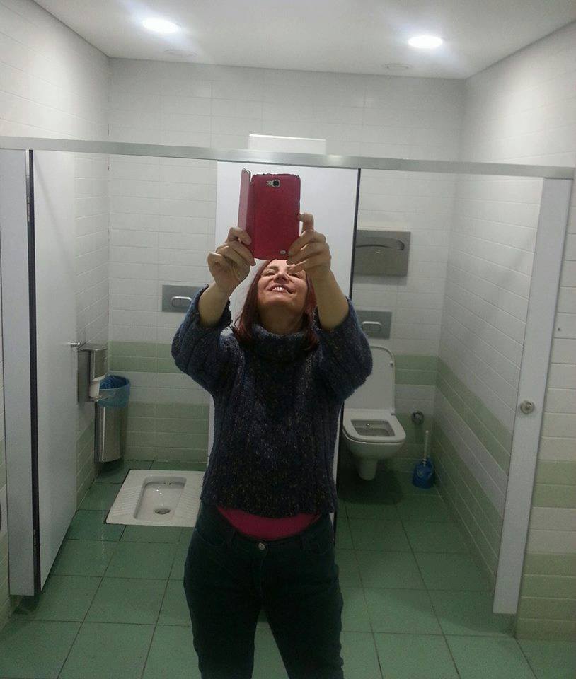 aa ne ayıp; tuvaletteyiz